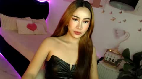 Snapshot of seductive_vana chatting on 5, 4, 2026 Vanessa online show from 5, 4, 2026