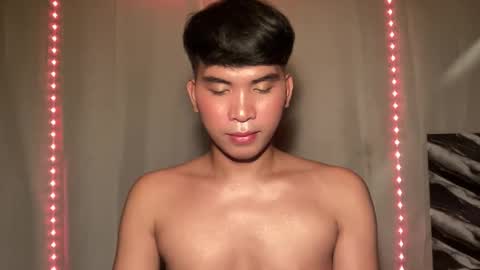 Snapshot of seductive_william chatting on 6, 4, 2026 William online show from 6, 4, 2026