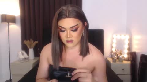 Snapshot of seductivelolalola chatting on 15, 2, 2025 Natalie Mefford online show from 15, 2, 2025