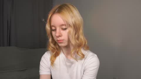 See Its honey bunny  im Lana online show from 8, 6, 2026
