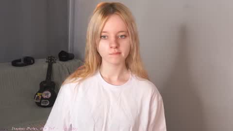 See Its honey bunny  im Lana online show from 19, 6, 2026