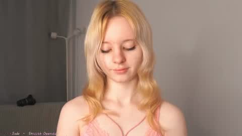 See Its honey bunny  im Lana online show from 15, 7, 2026