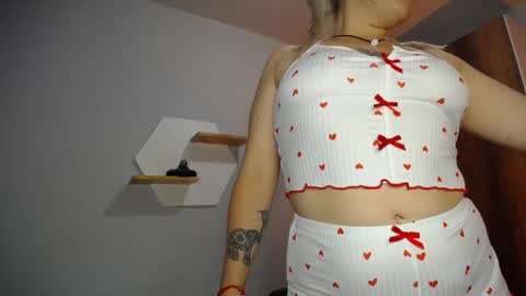 Yeyis  online show from 22, 1, 2025