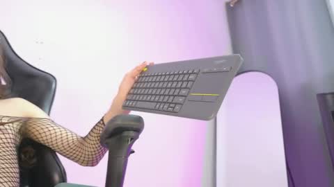 Snapshot of selena_robertss_ chatting on 17, 4, 2026 selena roberts online show from 17, 4, 2026