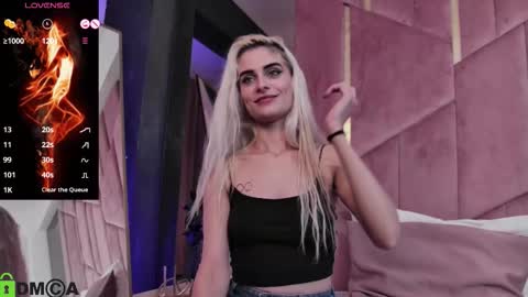 Snapshot of selenadaze chatting on 5, 12, 2025 Selena online show from 5, 12, 2025