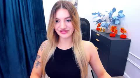 Snapshot of selenaemoore chatting on 13, 10, 2025 selenaemoore online show from 13, 10, 2025