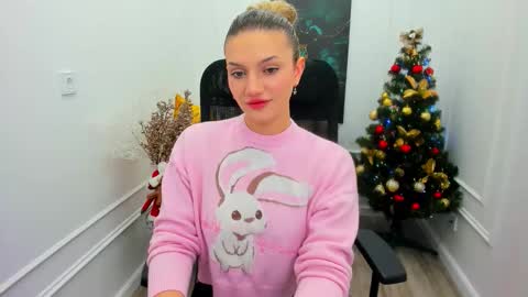 Snapshot of selenaemoore chatting on 5, 12, 2025 selenaemoore online show from 5, 12, 2025