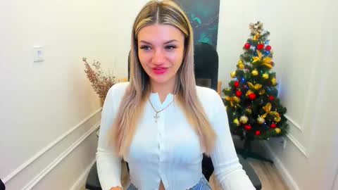 selenaemoore online show from 17, 12, 2025