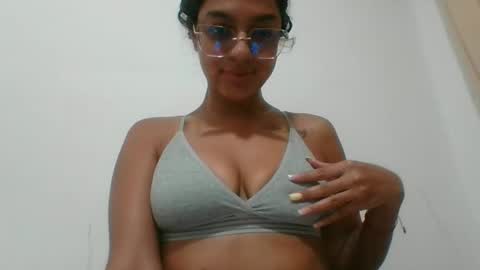 Snapshot of selene_azahar chatting on 16, 9, 2025 selene online show from 16, 9, 2025