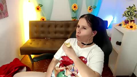 Snapshot of selene_mom chatting on 24, 2, 2025 selene online show from 24, 2, 2025