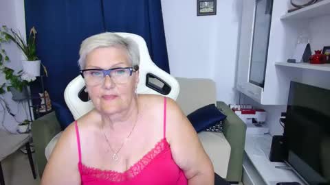 Selenna online show from 10, 5, 2026