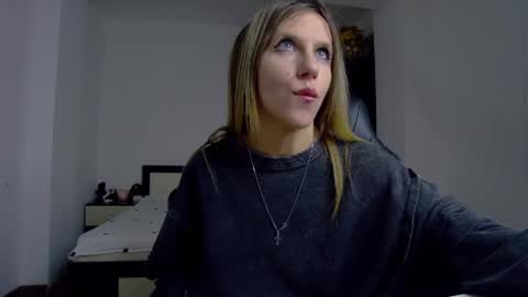 Snapshot of sellena_angels chatting on 15, 4, 2026 sellena_angels online show from 15, 4, 2026