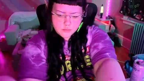 Snapshot of sendforember chatting on 28, 10, 2025 Goddess Ember online show from 28, 10, 2025