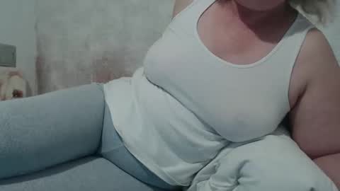 Snapshot of seniorita333 chatting on 5, 4, 2026 Lenna online show from 5, 4, 2026