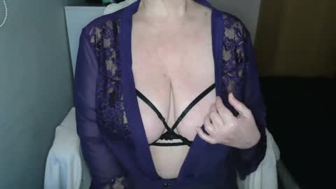 Snapshot of sensual_cris chatting on 20, 12, 2024 CRIS  online show from 20, 12, 2024