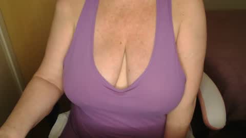 Snapshot of sensual_cris chatting on 8, 10, 2025 CRIS  online show from 8, 10, 2025