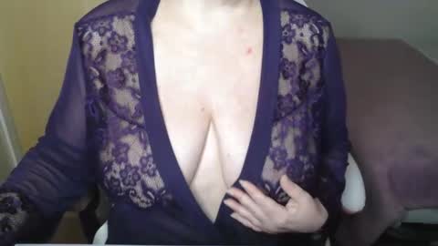 Snapshot of sensual_cris chatting on 18, 10, 2025 CRIS  online show from 18, 10, 2025