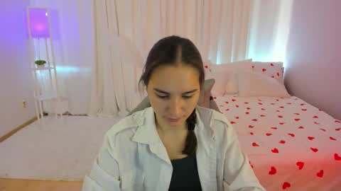 Snapshot of seraphineclark chatting on 19, 10, 2025 Seraphine online show from 19, 10, 2025