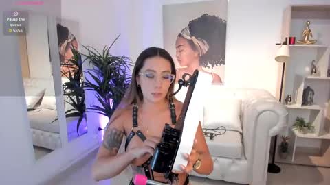 Snapshot of serena___ chatting on 12, 9, 2025 serena___ online show from 12, 9, 2025