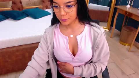 Snapshot of serena_mendez chatting on 23, 10, 2025 Serena online show from 23, 10, 2025