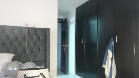 sararoussee online show from 4, 1, 2025