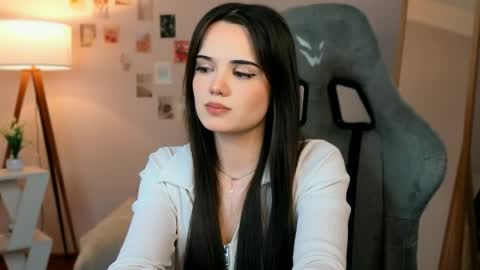 Snapshot of serenenova chatting on 24, 4, 2026 Alice online show from 24, 4, 2026