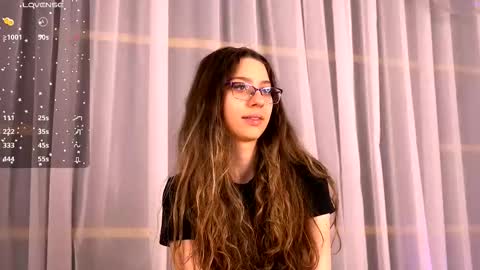 Snapshot of sereyarose chatting on 3, 2, 2026 sereyarose online show from 3, 2, 2026