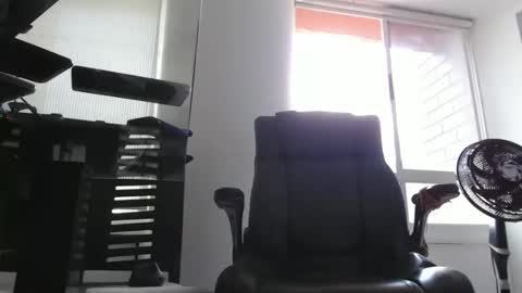 hetero serio discreto online show from 4, 10, 2025