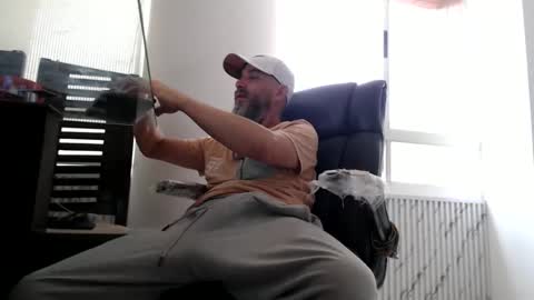 hetero serio discreto online show from 9, 6, 2026