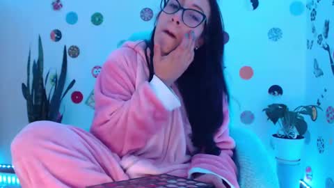 Snapshot of seuctive_woman57 chatting on 13, 1, 2025 samy online show from 13, 1, 2025