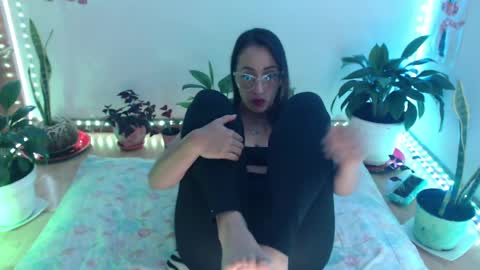 Snapshot of seuctive_woman57 chatting on 28, 3, 2026 samy online show from 28, 3, 2026