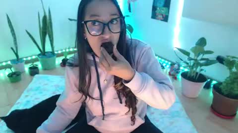 Snapshot of seuctive_woman57 chatting on 15, 6, 2026 samy online show from 15, 6, 2026
