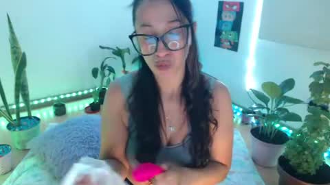 Snapshot of seuctive_woman57 chatting on 16, 6, 2026 samy online show from 16, 6, 2026