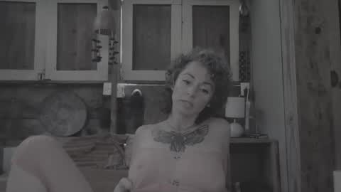 Trixy Rose online show from 5, 1, 2025