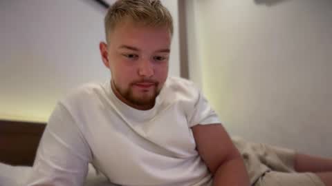 Snapshot of sexual_sbotage chatting on 25, 3, 2026 Max Leman online show from 25, 3, 2026