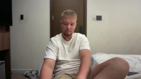 Snapshot of sexual_sbotage chatting on 8, 4, 2026 Max Leman online show from 8, 4, 2026