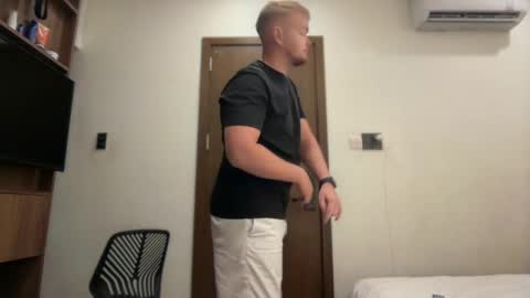 Snapshot of sexual_sbotage chatting on 10, 4, 2026 Max Leman online show from 10, 4, 2026