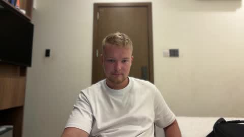 Snapshot of sexual_sbotage chatting on 12, 4, 2026 Max Leman online show from 12, 4, 2026