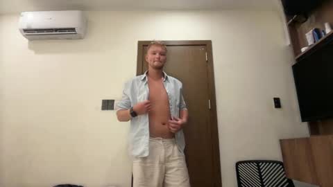 Snapshot of sexual_sbotage chatting on 25, 4, 2026 Max Leman online show from 25, 4, 2026