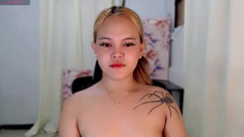 Snapshot of sexxxy_caroline chatting on 4, 5, 2026 sexxxy_caroline online show from 4, 5, 2026