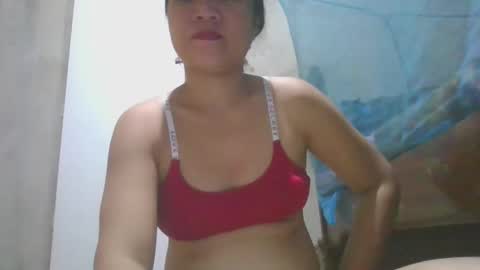 Snapshot of sexxxymomsh chatting on 8, 3, 2026 sexxxymomsh online show from 8, 3, 2026