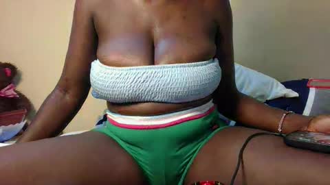 Snapshot of sexxyboob2 chatting on 19, 5, 2026 sexxyboob2 online show from 19, 5, 2026