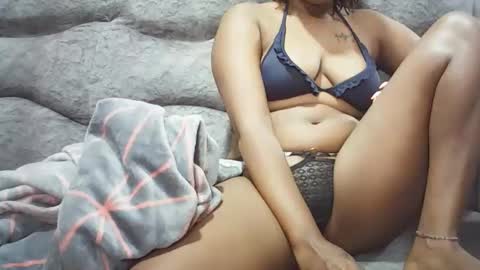 Snapshot of sexy_cherry001 chatting on 8, 10, 2025 shydolly01 online show from 8, 10, 2025