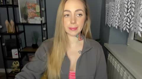 Snapshot of sexy_coralie chatting on 17, 12, 2024 C o r a l i e online show from 17, 12, 2024