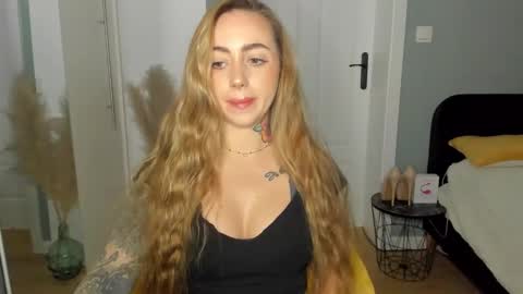 Snapshot of sexy_coralie chatting on 27, 3, 2026 C o r a l i e online show from 27, 3, 2026