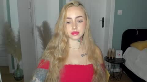 Snapshot of sexy_coralie chatting on 17, 4, 2026 C o r a l i e online show from 17, 4, 2026