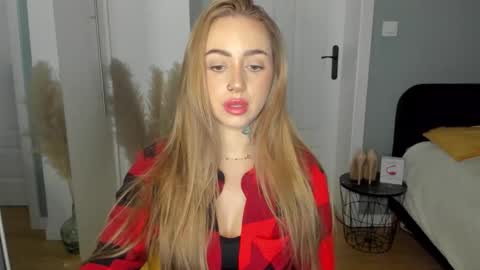 Snapshot of sexy_coralie chatting on 22, 4, 2026 C o r a l i e online show from 22, 4, 2026