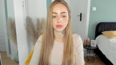 Snapshot of sexy_coralie chatting on 23, 4, 2026 C o r a l i e online show from 23, 4, 2026
