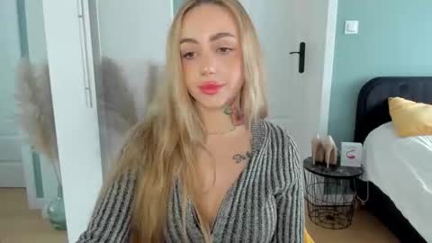 Snapshot of sexy_coralie chatting on 16, 5, 2026 C o r a l i e online show from 16, 5, 2026