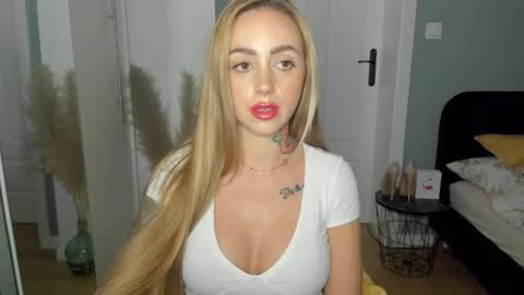 Snapshot of sexy_coralie chatting on 6, 6, 2026 C o r a l i e online show from 6, 6, 2026